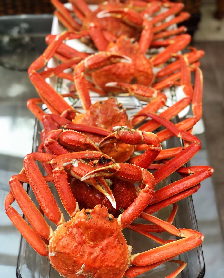 Fresh cooked crabs on display